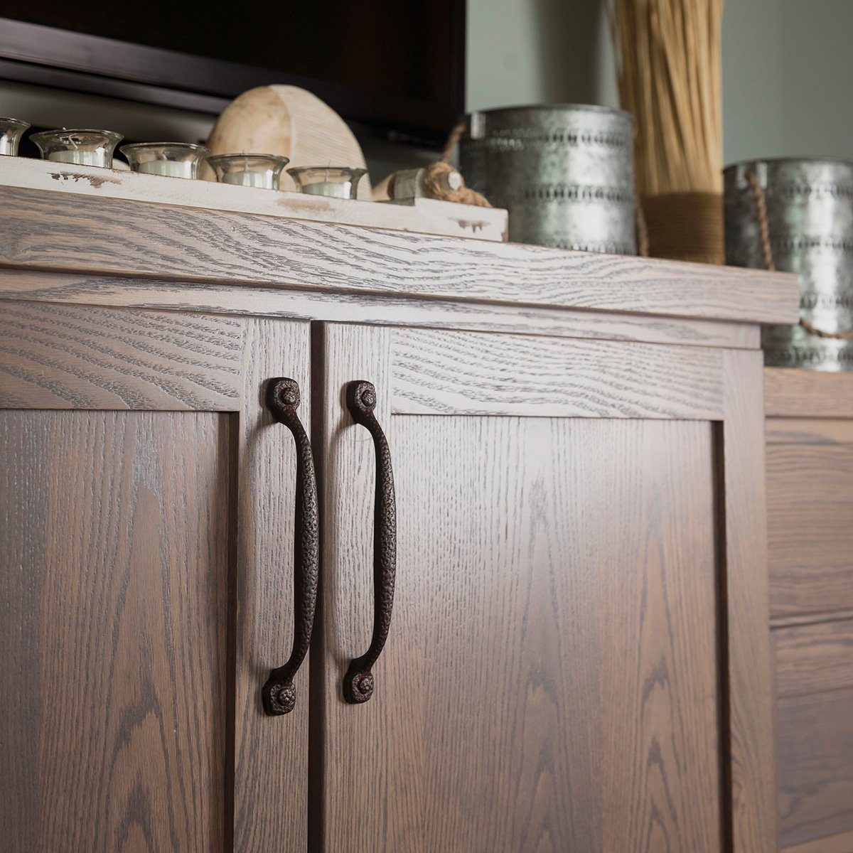 Textured cabinet pulls