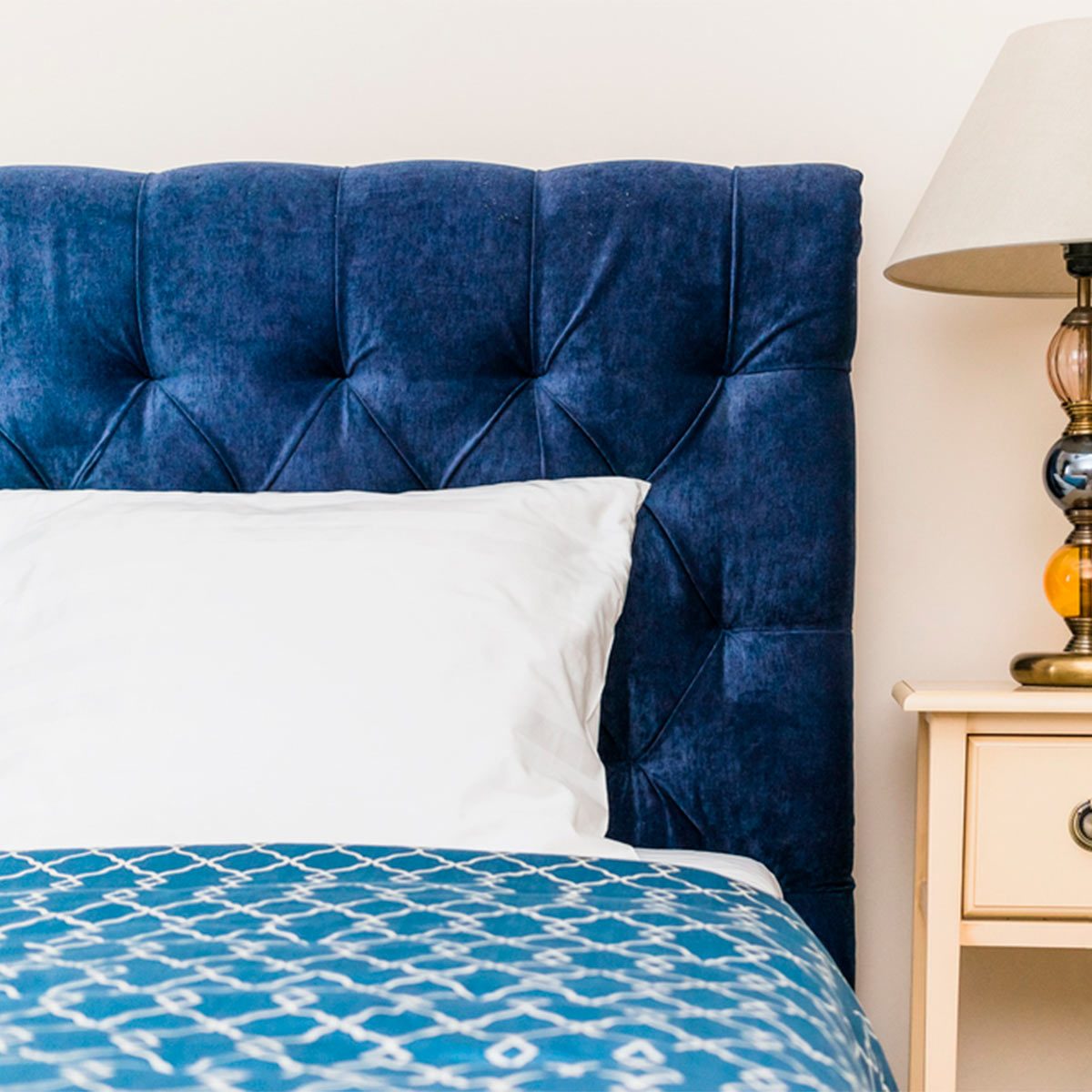 DIY headboard: Tufted Luxury