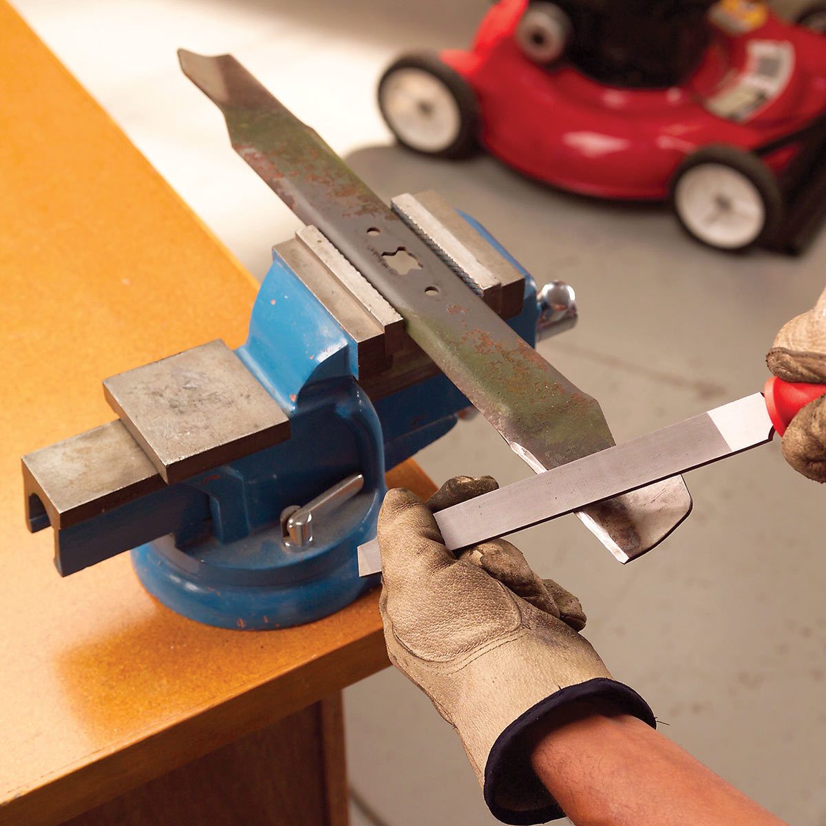 How to Sharpen Lawnmower Blades