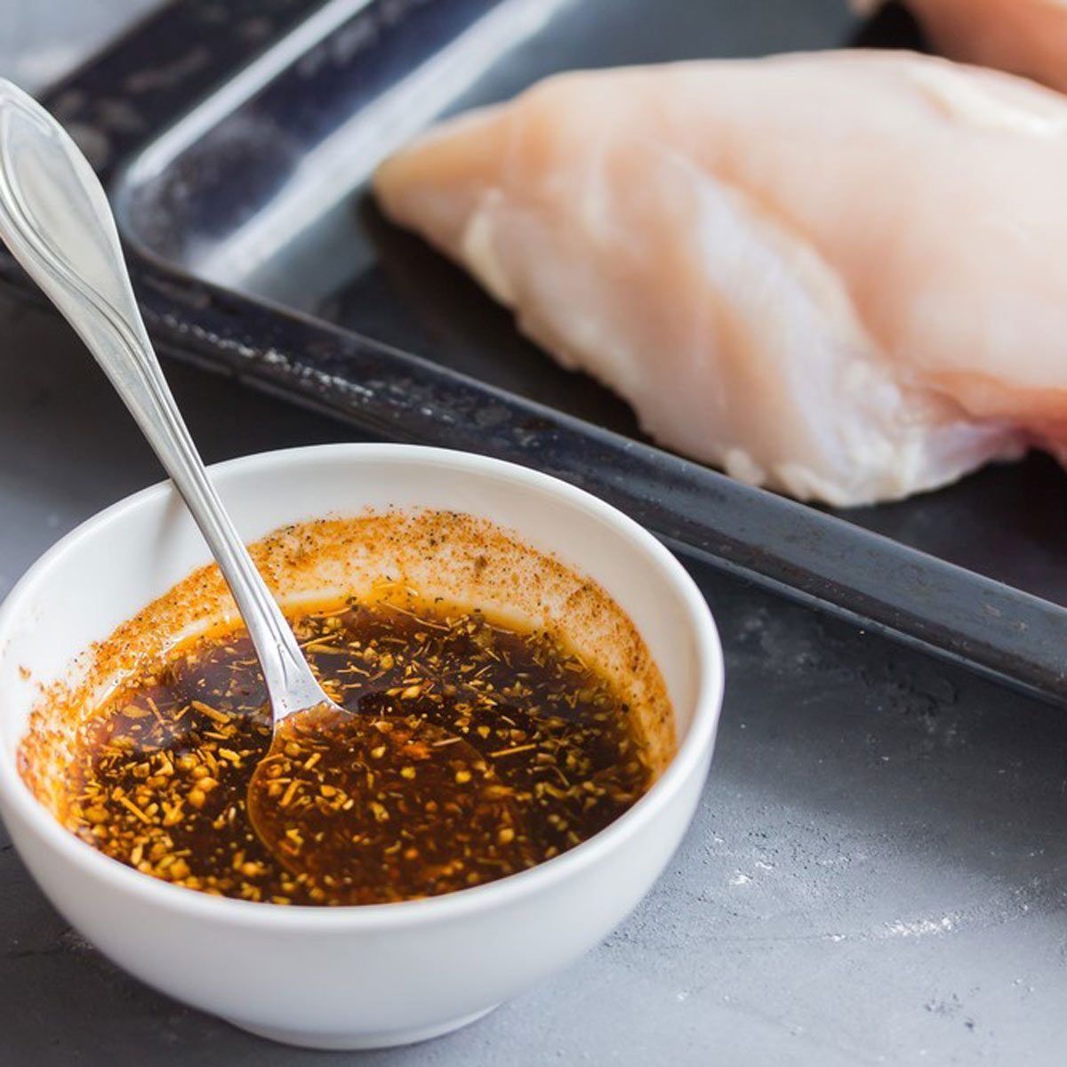 dfh17sep049_633352091 _03 fall grilling marinade chicken