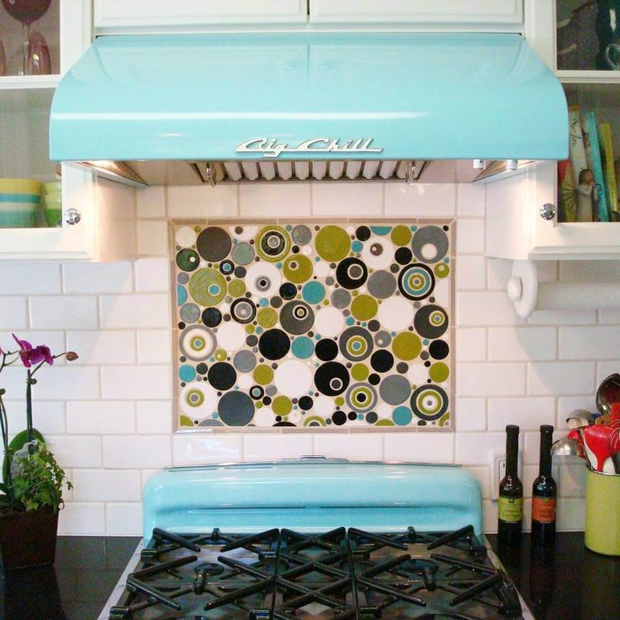 17oct108_06 retro chic tile backsplash kitchen hood
