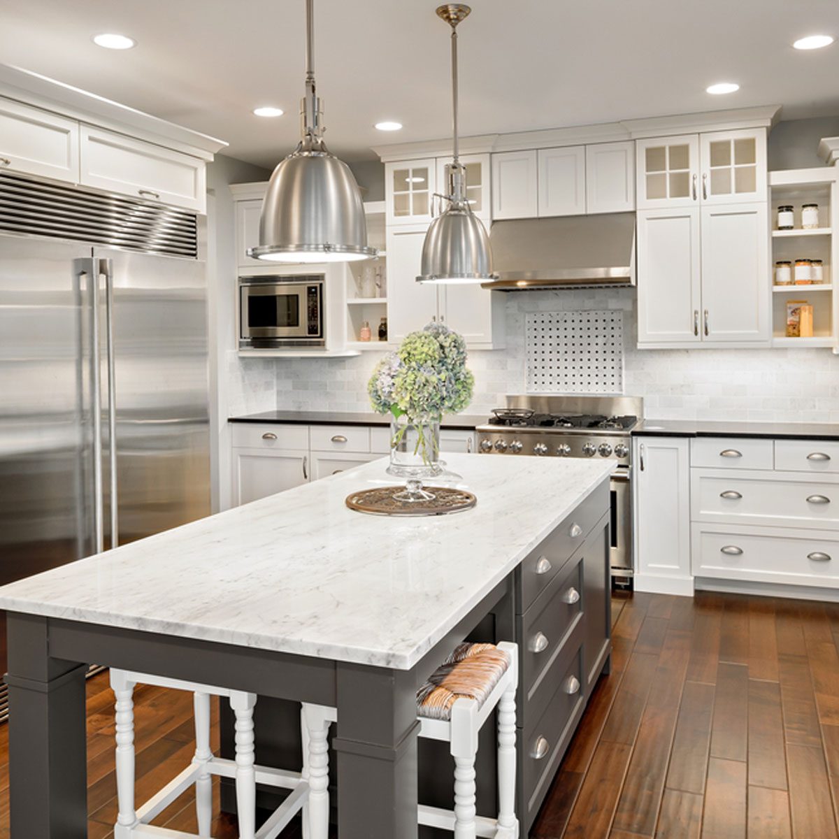 17oct85_250878214_01 kitchen lighting pendants island white cabinets marble countertop kitchen center island