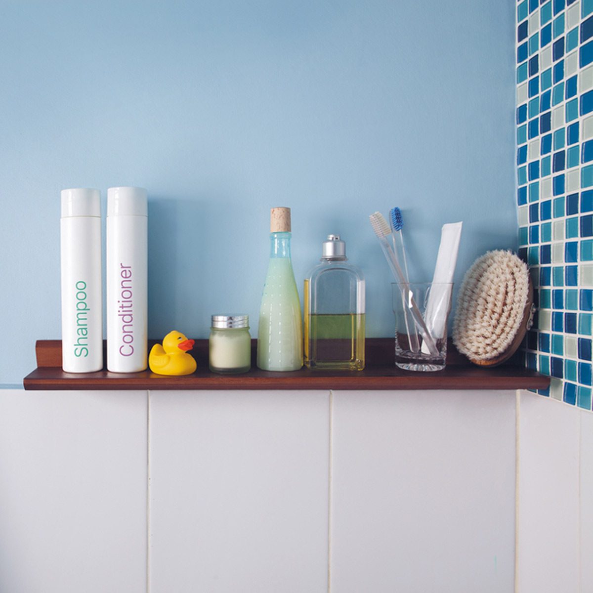 17oct922018_435494488_06- bathroom wall color powder blue shampoo conditioner toiletries