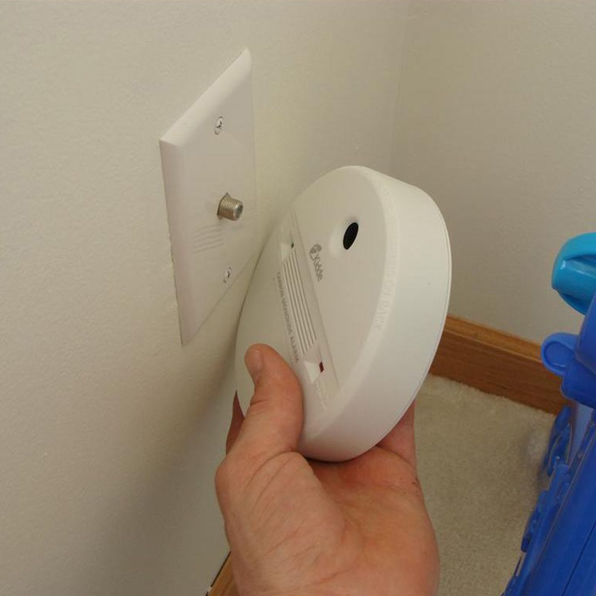 CO-Alarm great goof home inspector nightmares carbon monoxide monitor on cable outlet