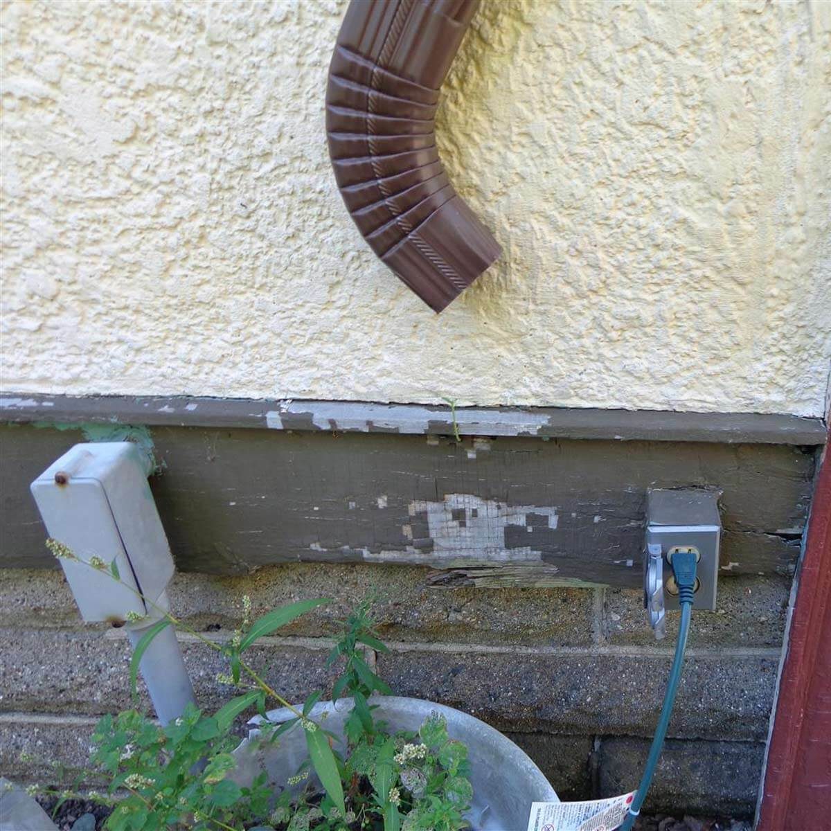 Water cooled outlet