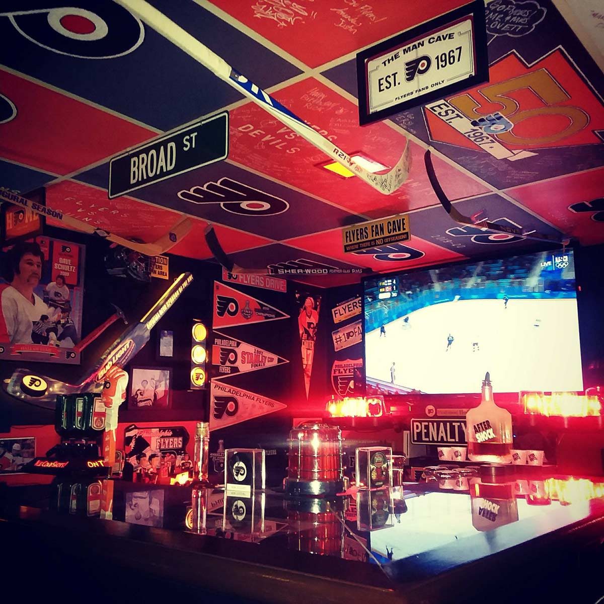 Slinger's Broad Street Bar/Fan Cave