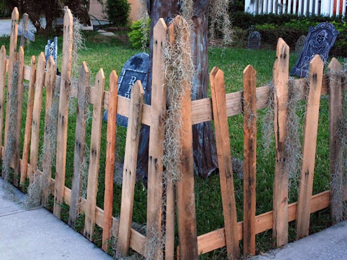 DIY Halloween Fence