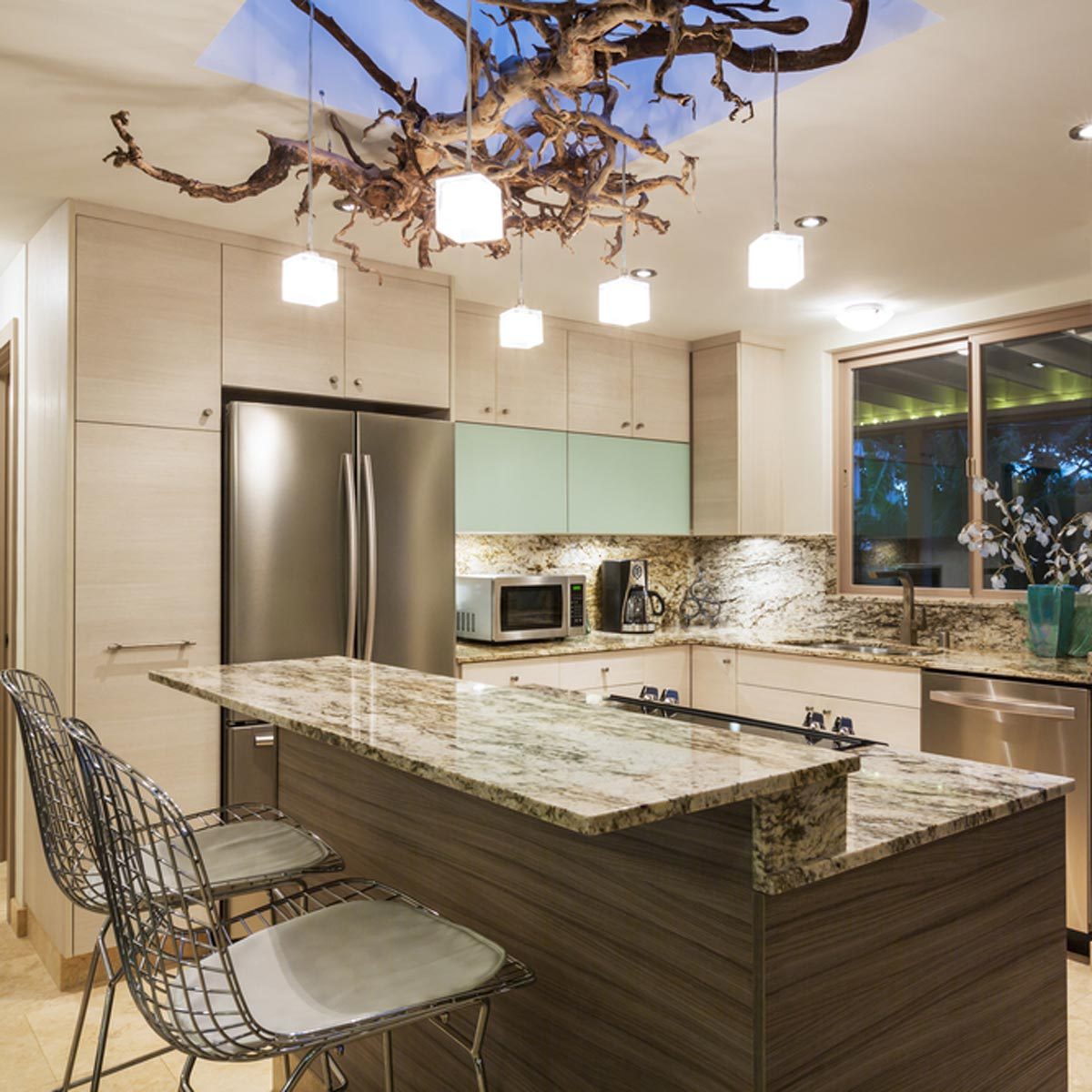 shutterstock_217956634 kitchen island with seating drift wood chandelier pendant lighting