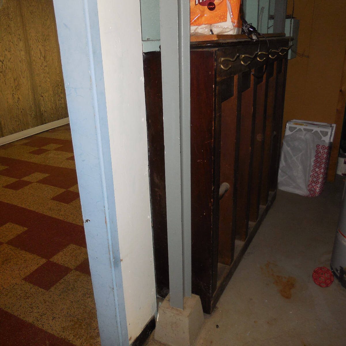 400-lb coat rack