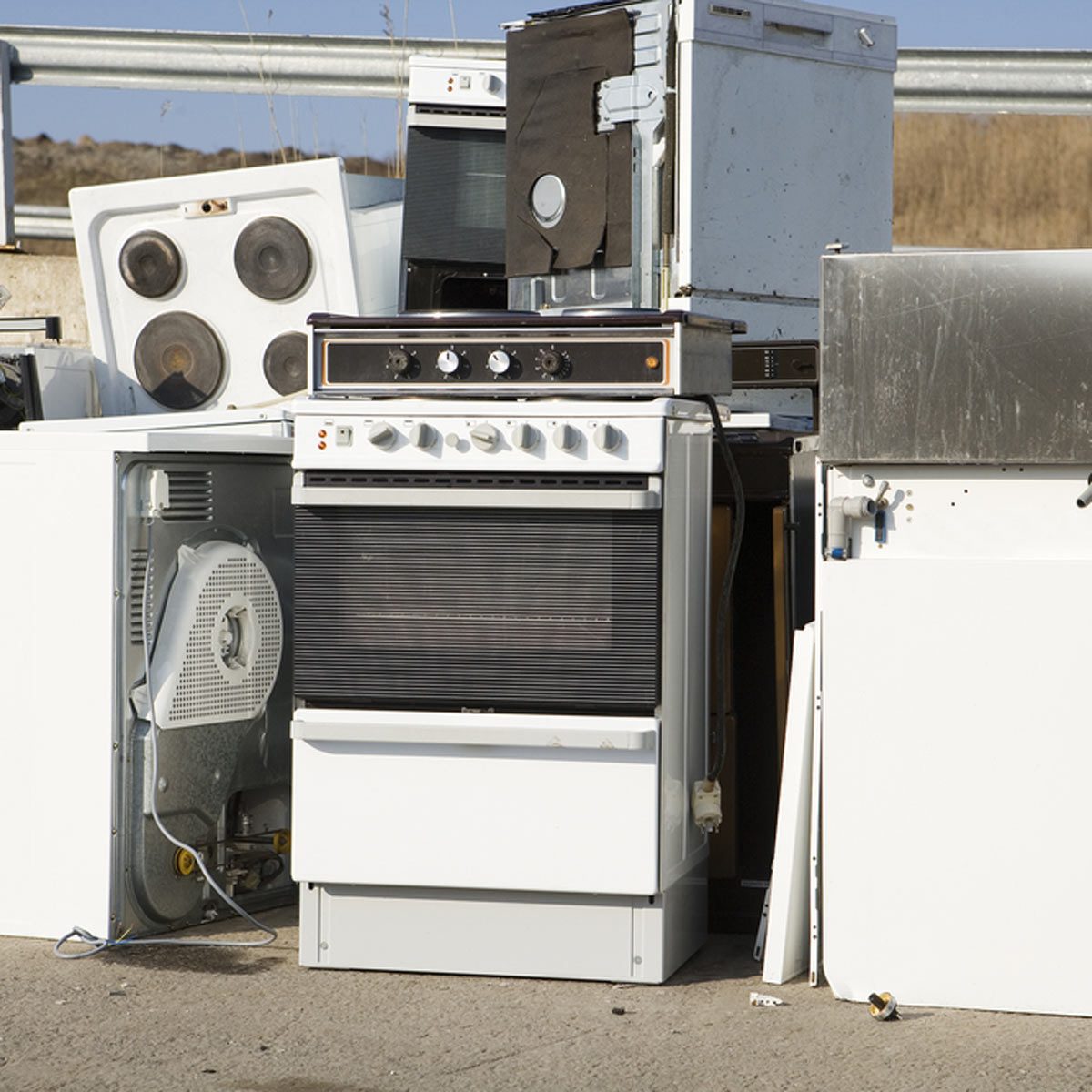 dfh2_shutterstock_94804468 home appliance repair stove oven ewaste