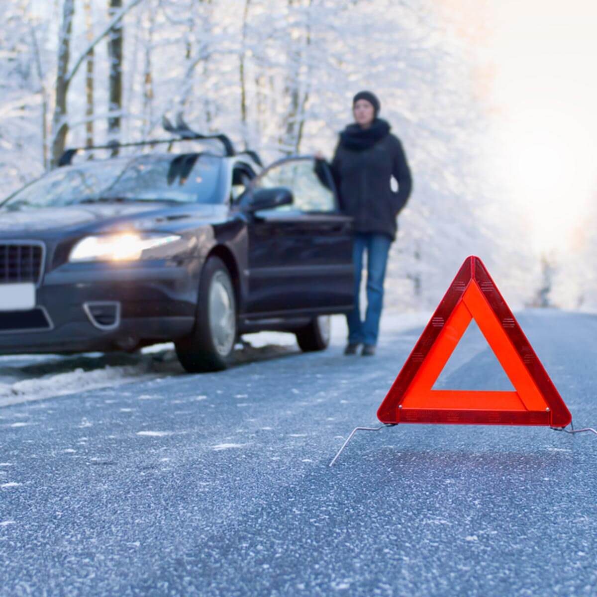 emergency_165123422_10 winter driving car broke down