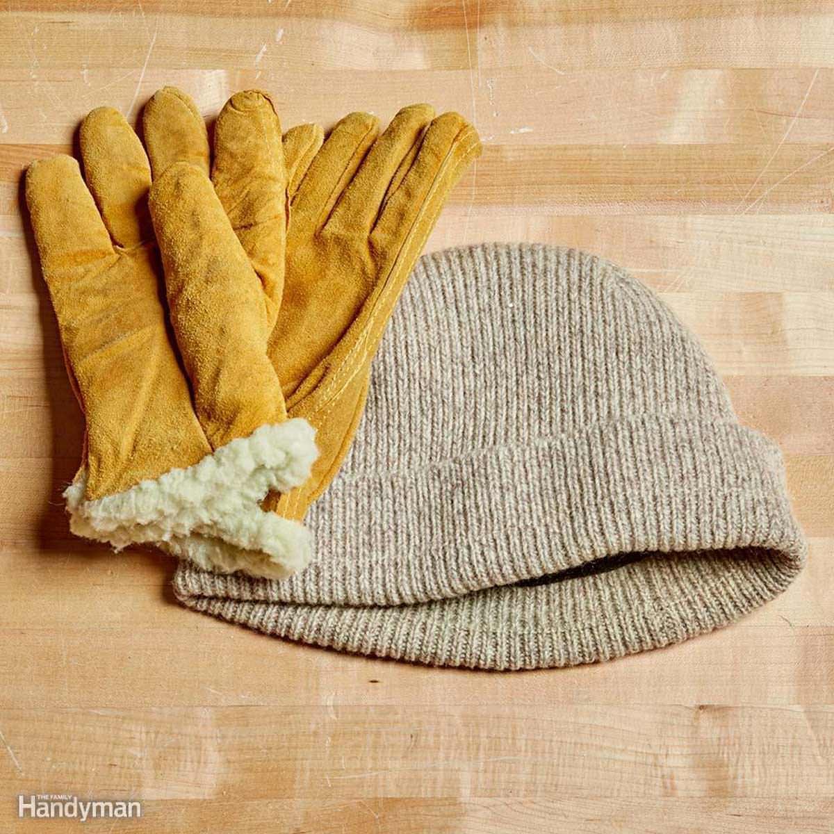 emergencykit_08 winter hat and mittens
