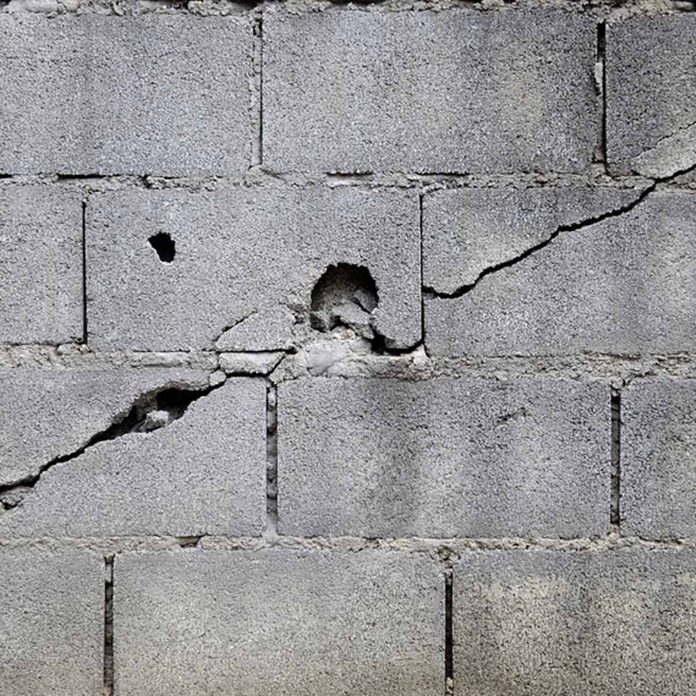 cracked foundation_449072518