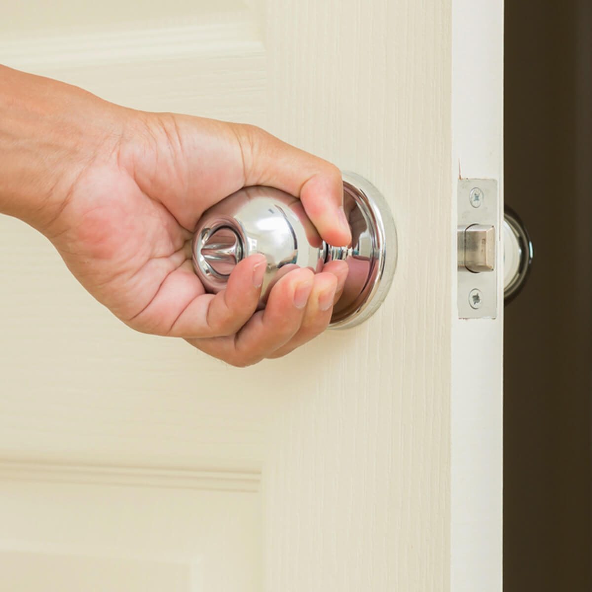 shutterstock_134272517 door knob