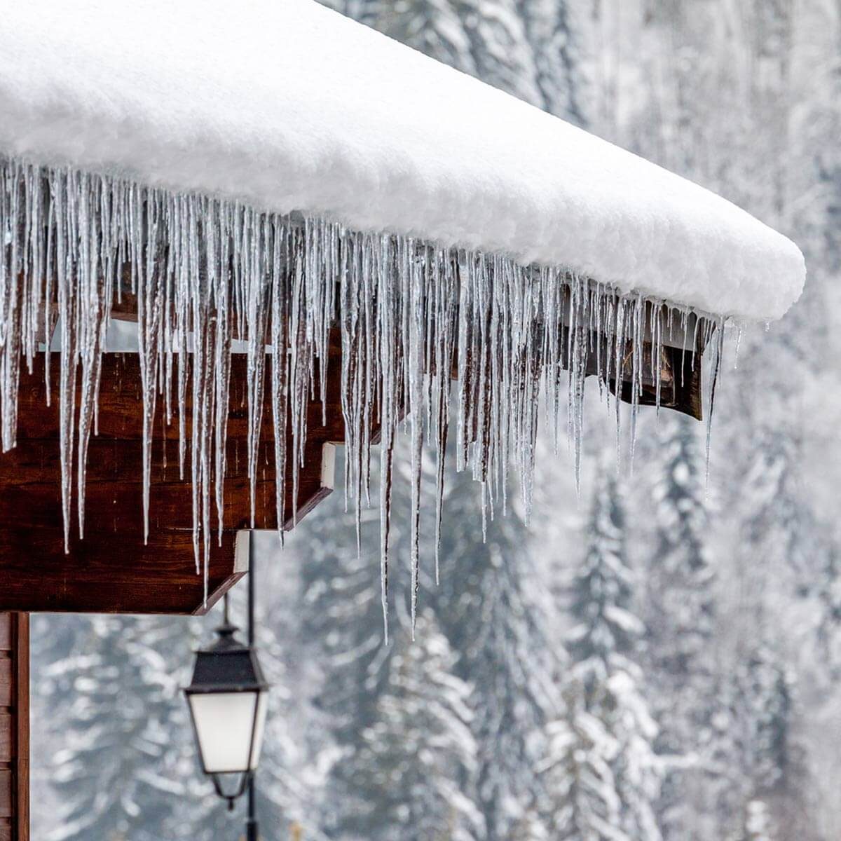 shutterstock_338478995 icicles ice dams