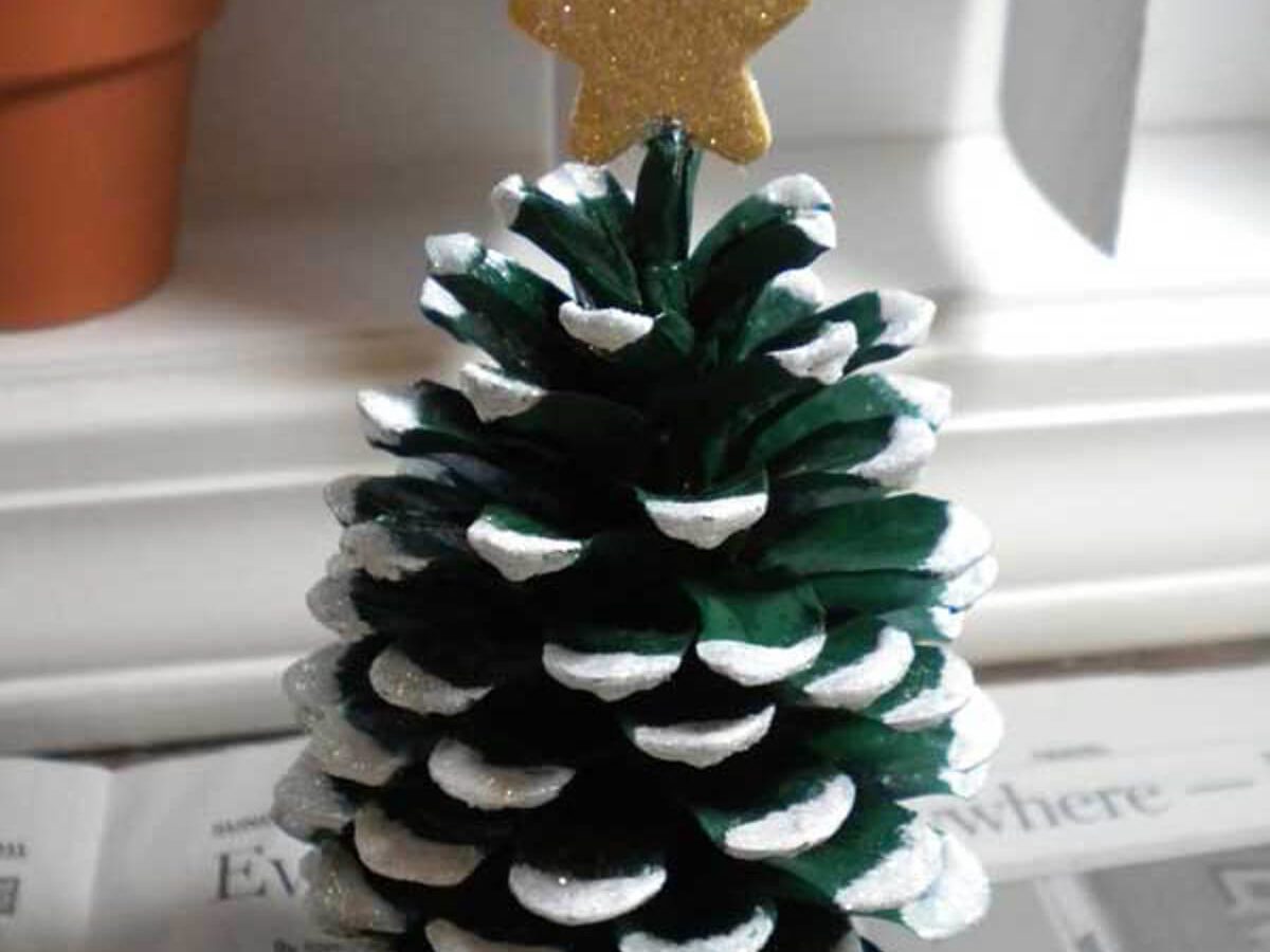 Pine Cone Christmas Tree