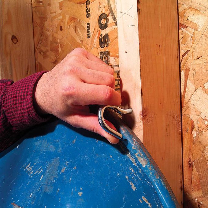 FH04MAR_03251_00 ceiling hook wheelbarrow rack