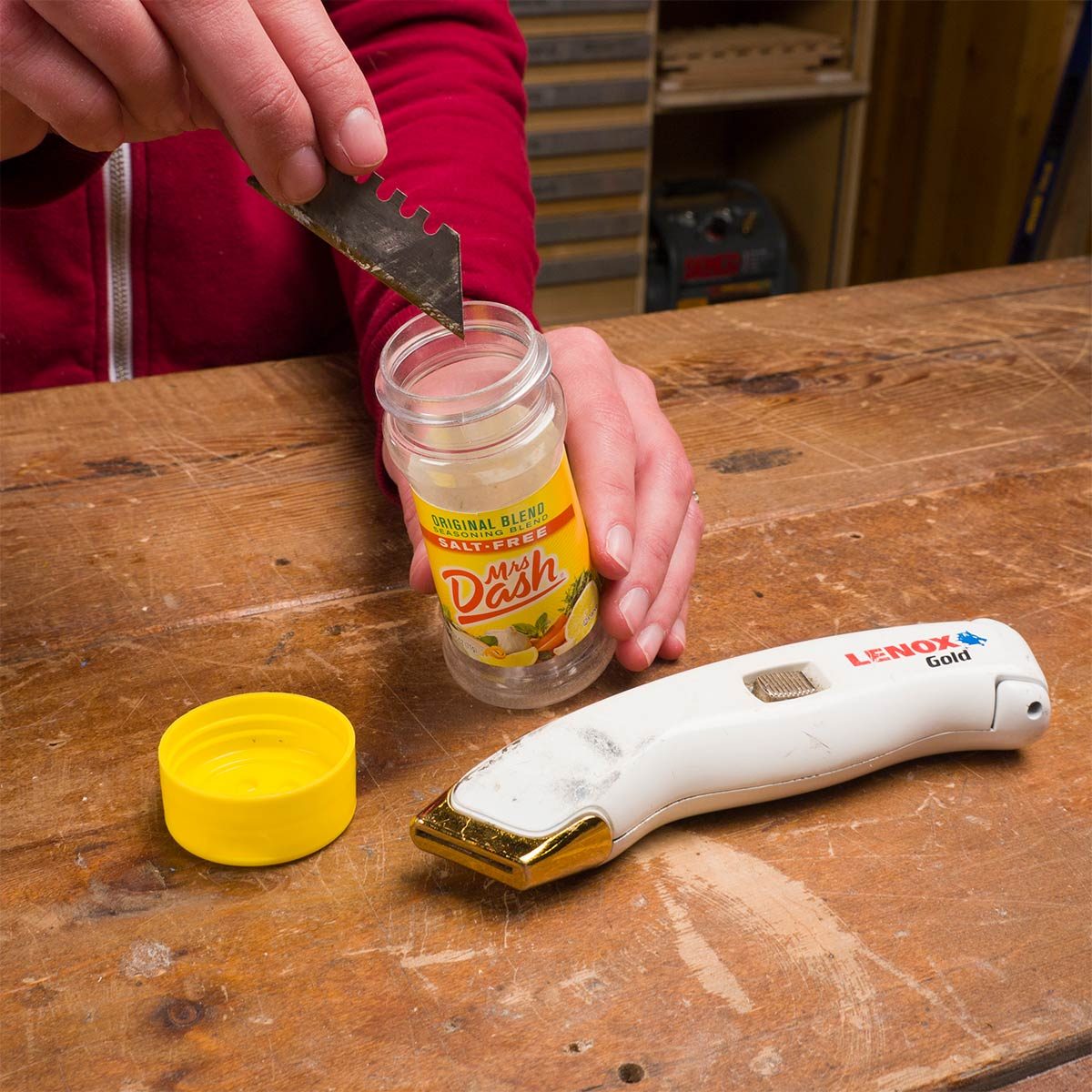 spice container to dispose of used blades