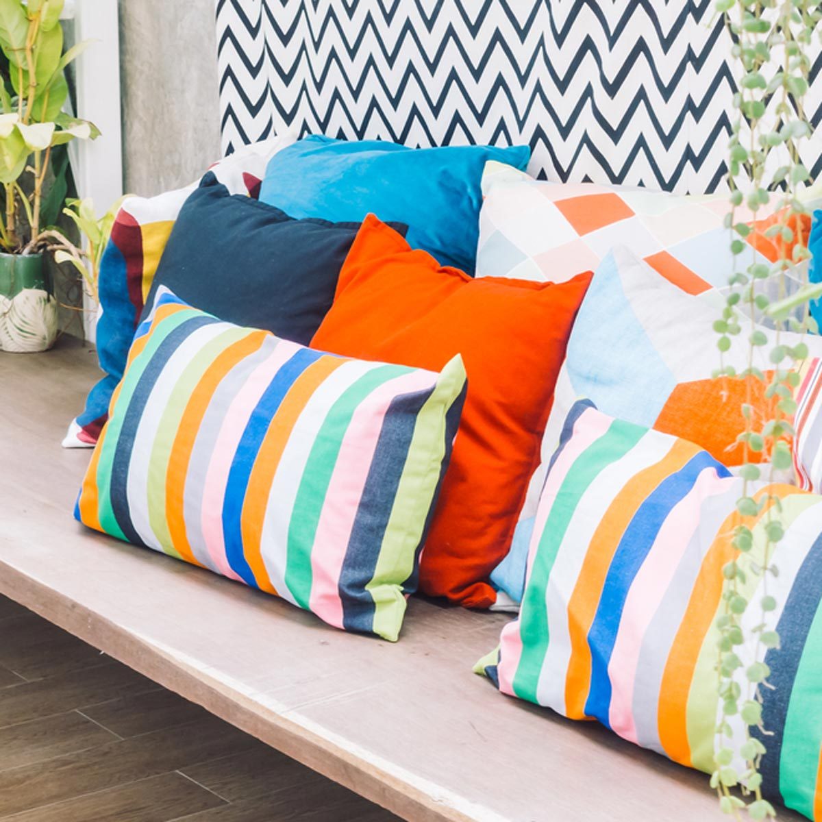 dfh5_shutterstock_390821551 patio pillows outdoor furniture