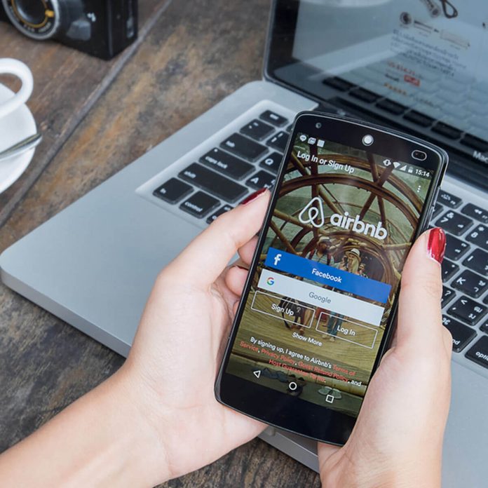 shutterstock_385172650 airbnb renting