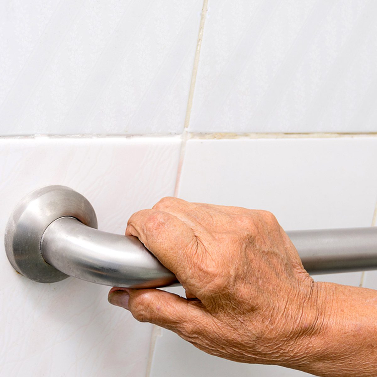 shutterstock_665922526 bathroom grab bars