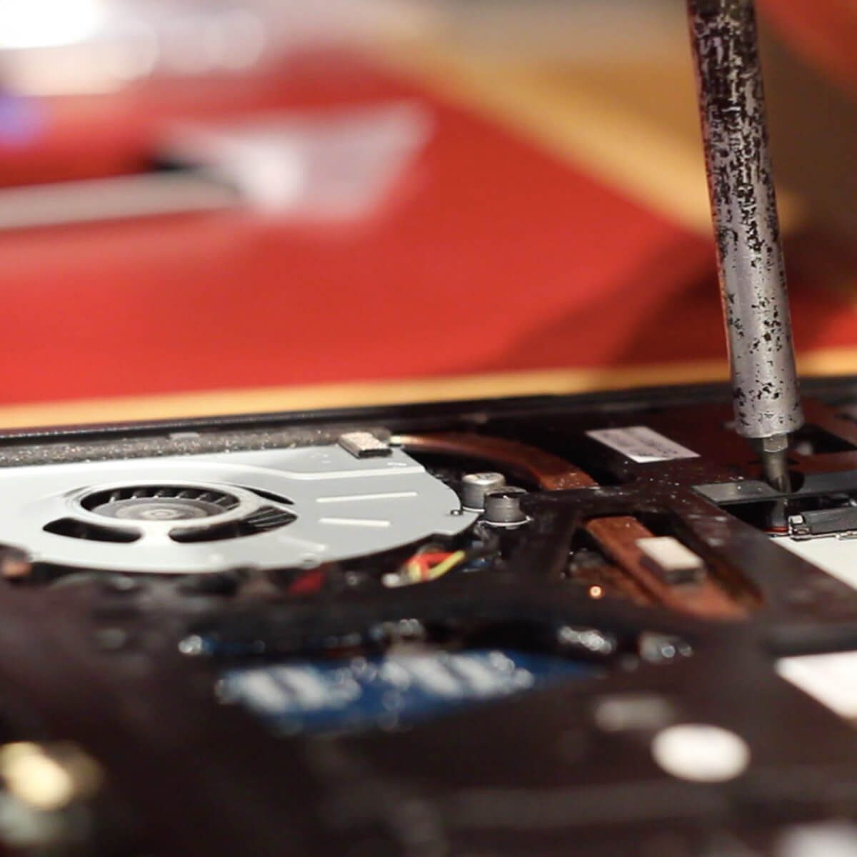 repair laptop computer