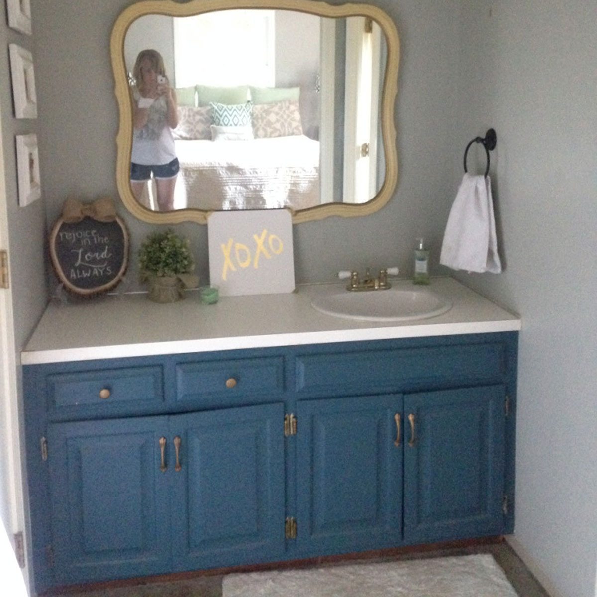 bathroom-vanity-blue-makeover