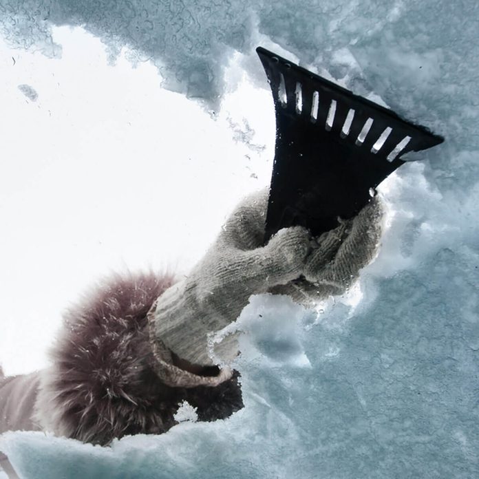 winter car tips ice-scraper