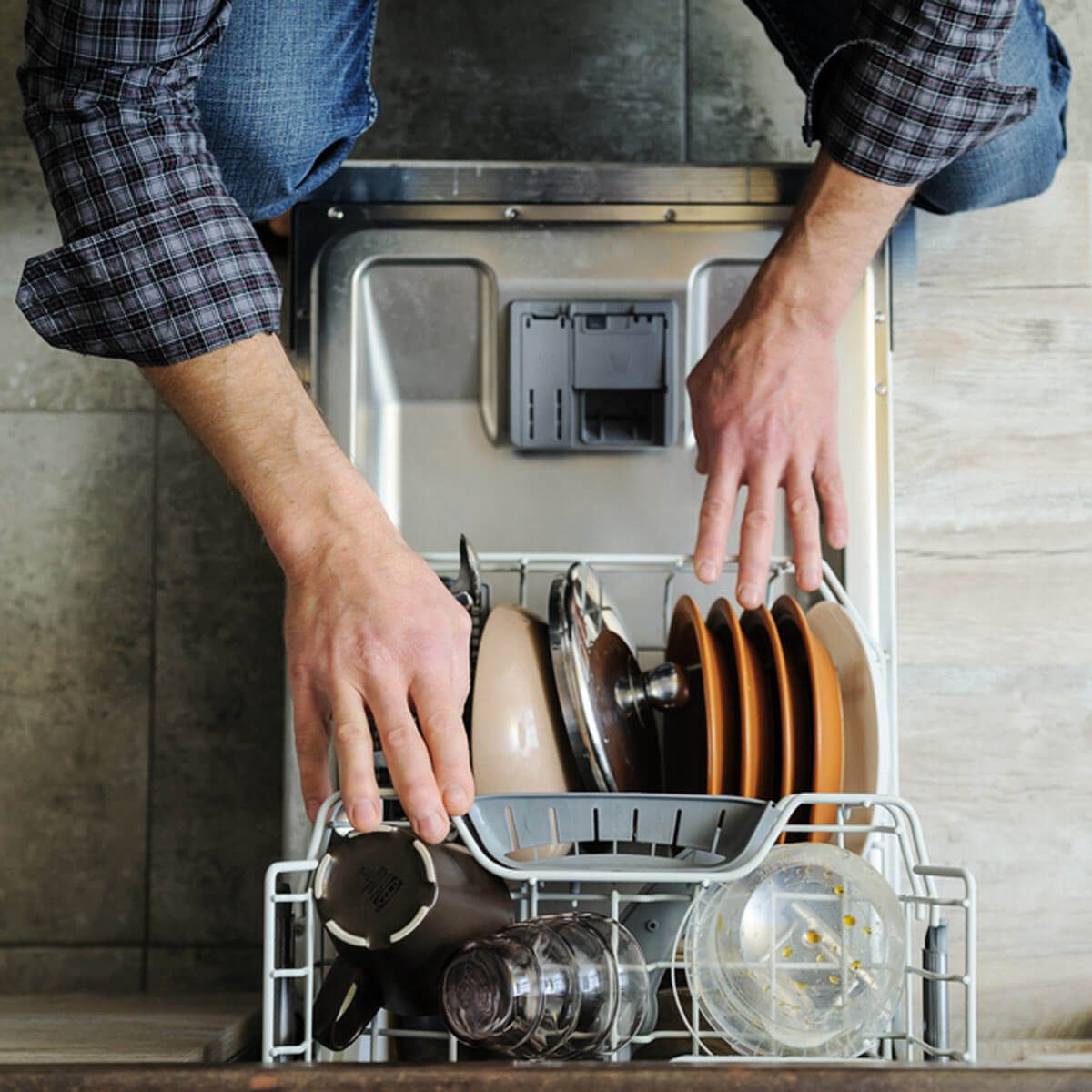 shutterstock_532799731 dishwasher