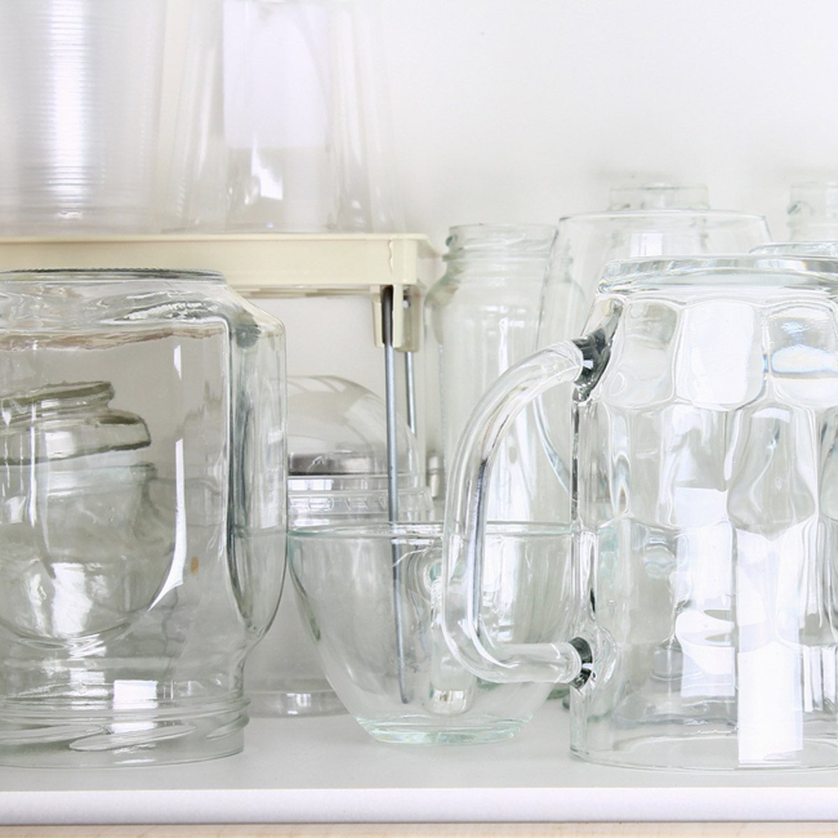 shutterstock_739269280 open shelving glasses