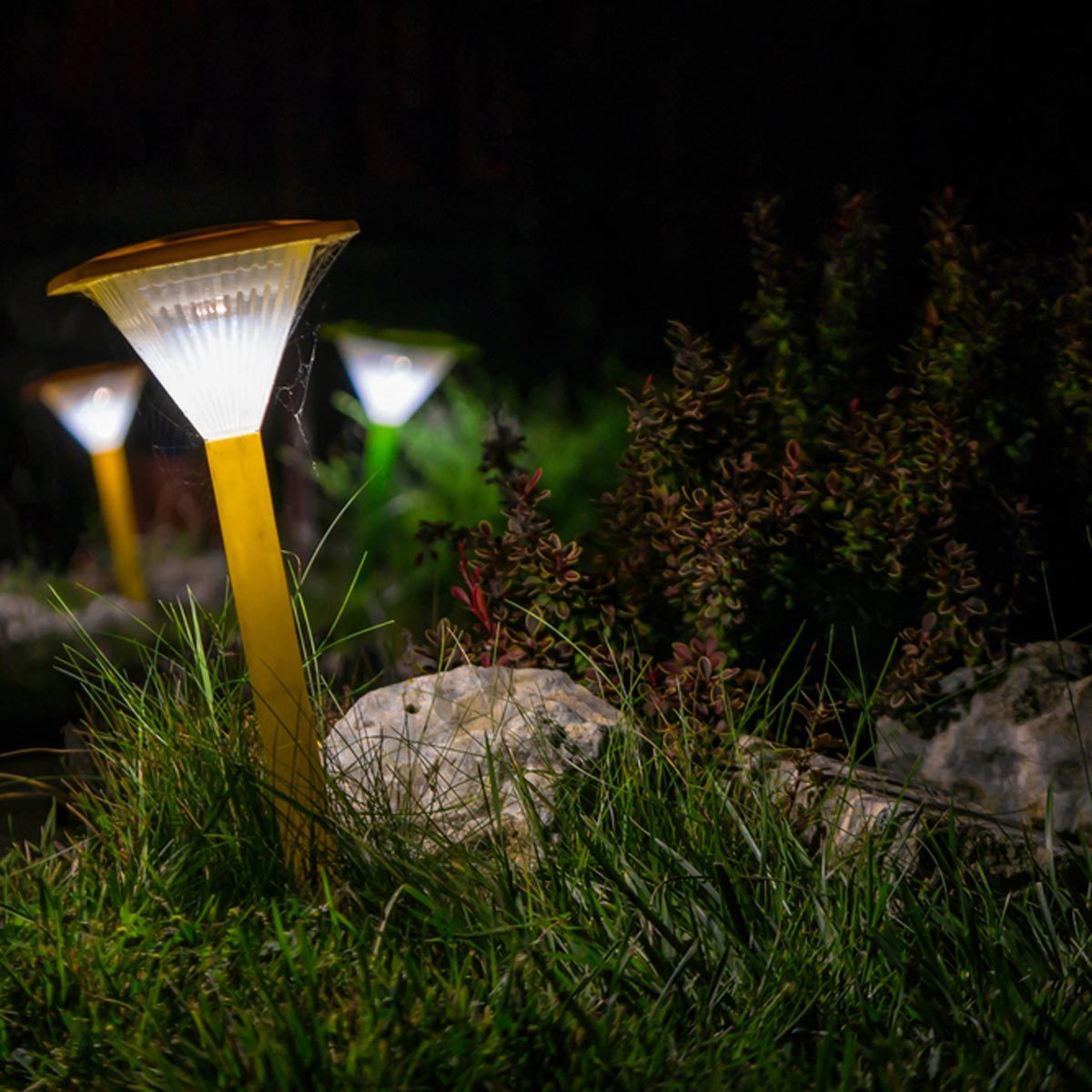 Solar powered outdoor path lights