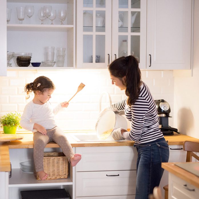 washing dishes mother and daughter