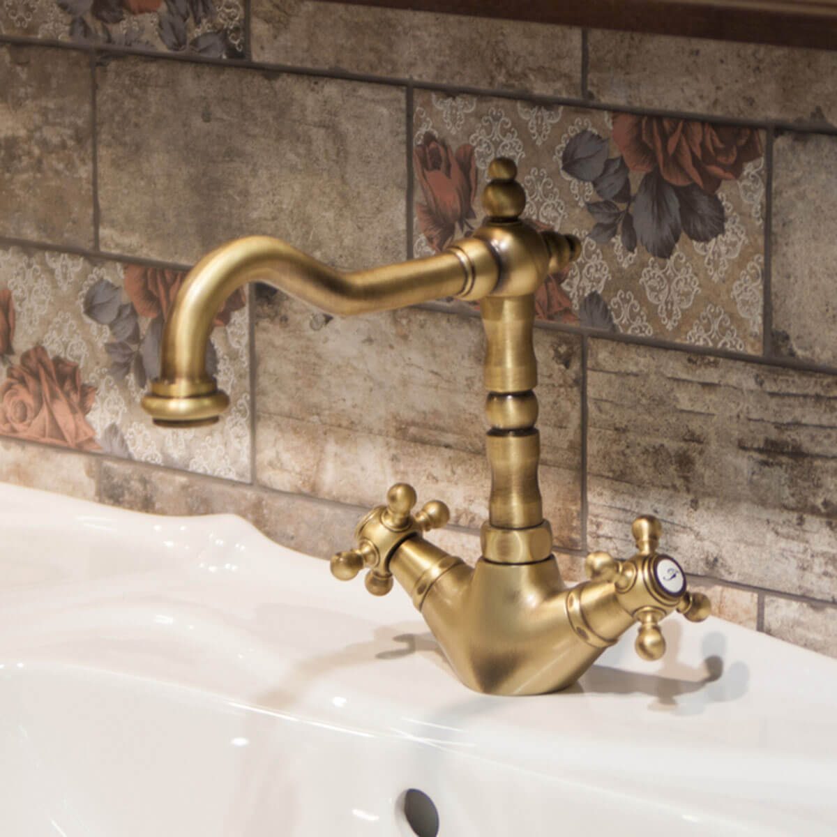 metal faucet fixtures