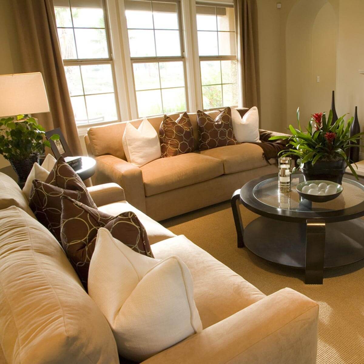 traditional style living room 