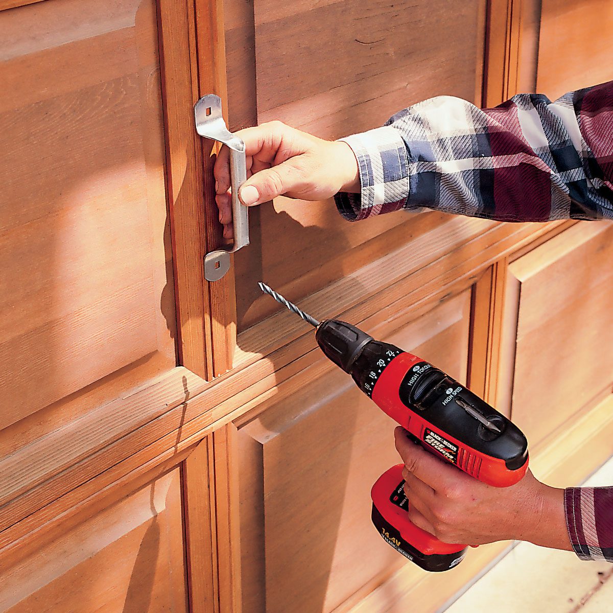 Installing lift handles