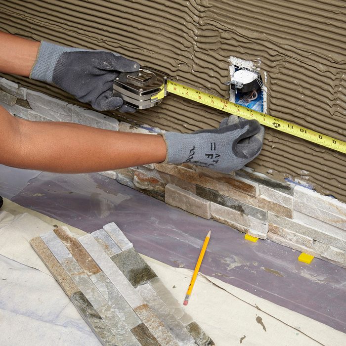 Measuring for an outlet opening