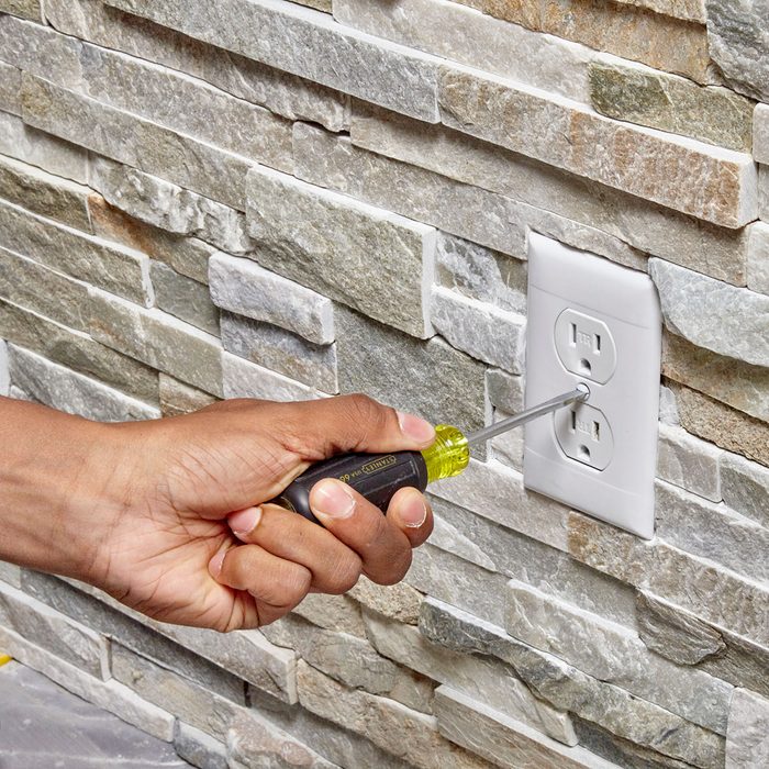 Attaching the outlet cover