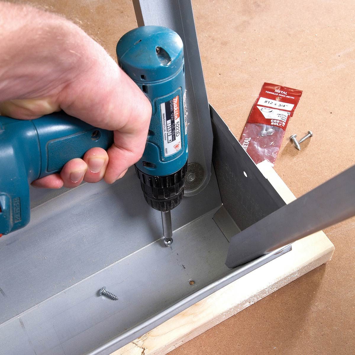 FH08NOV_493_08_008_1200 sawhorse tips