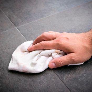 how to clean vinyl floors