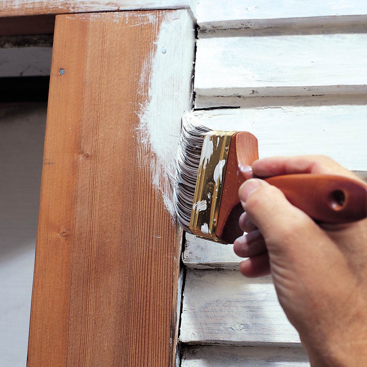 prime wood before you caulk