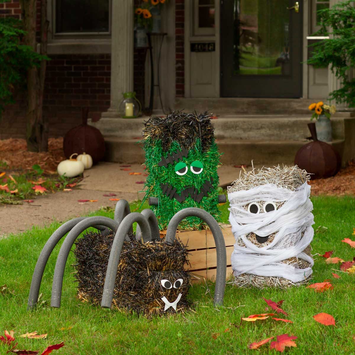  Straw-bale-halloween-decorations