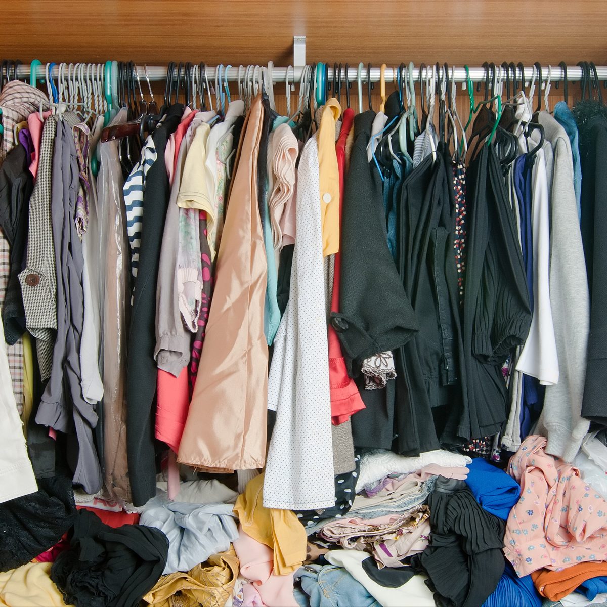 declutter a closet