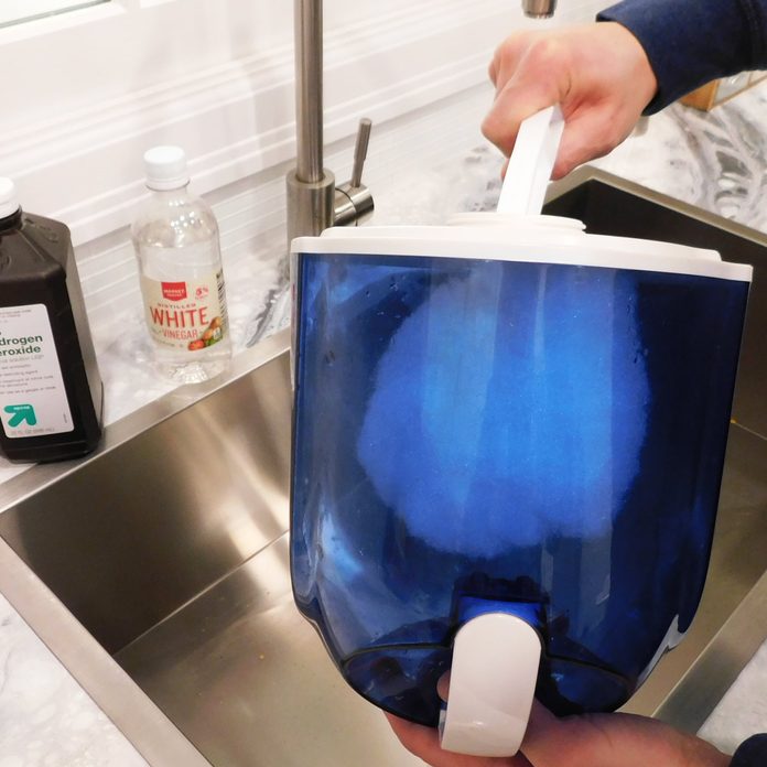 clean a humidifier