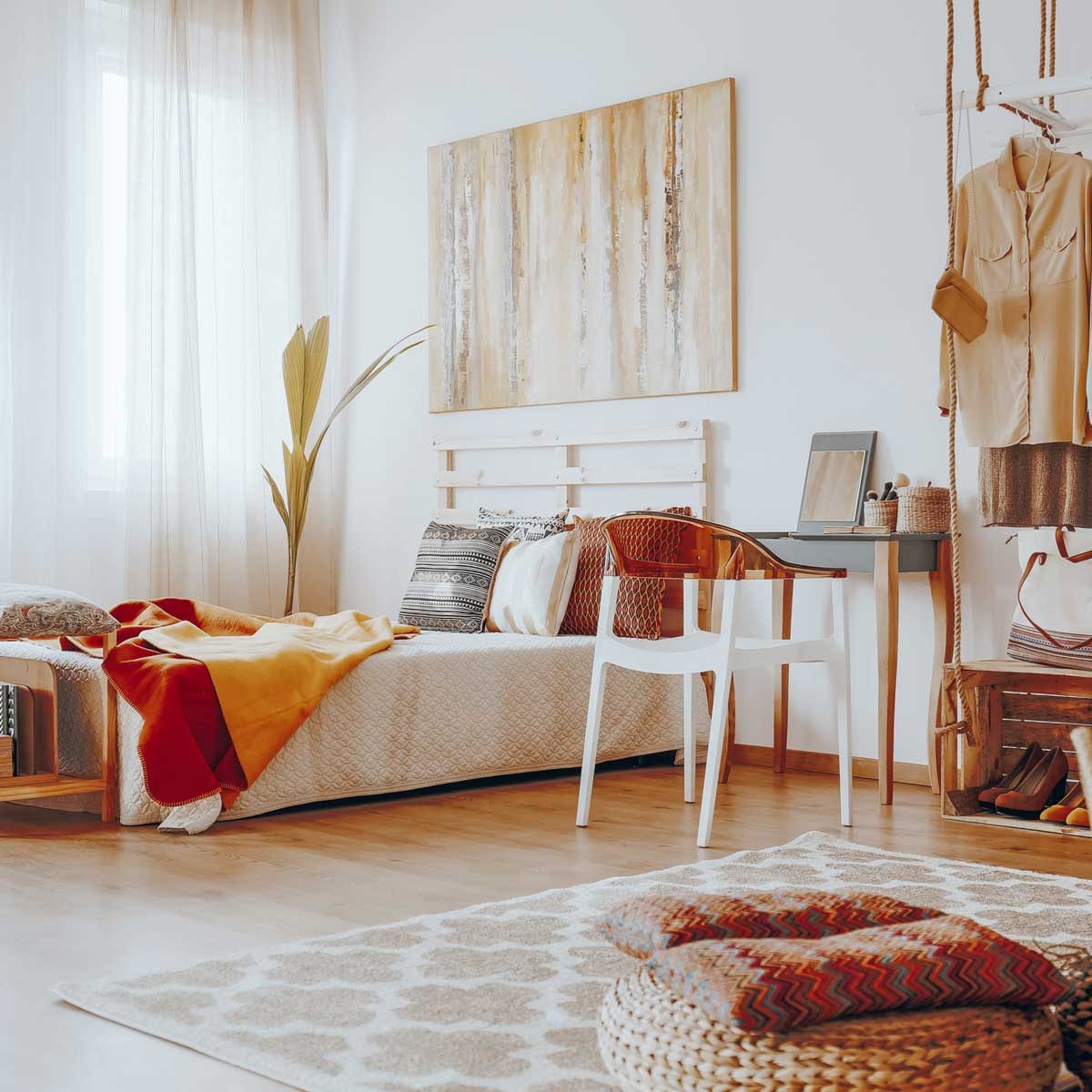 Bedroom with rusty hues and wicker furniture