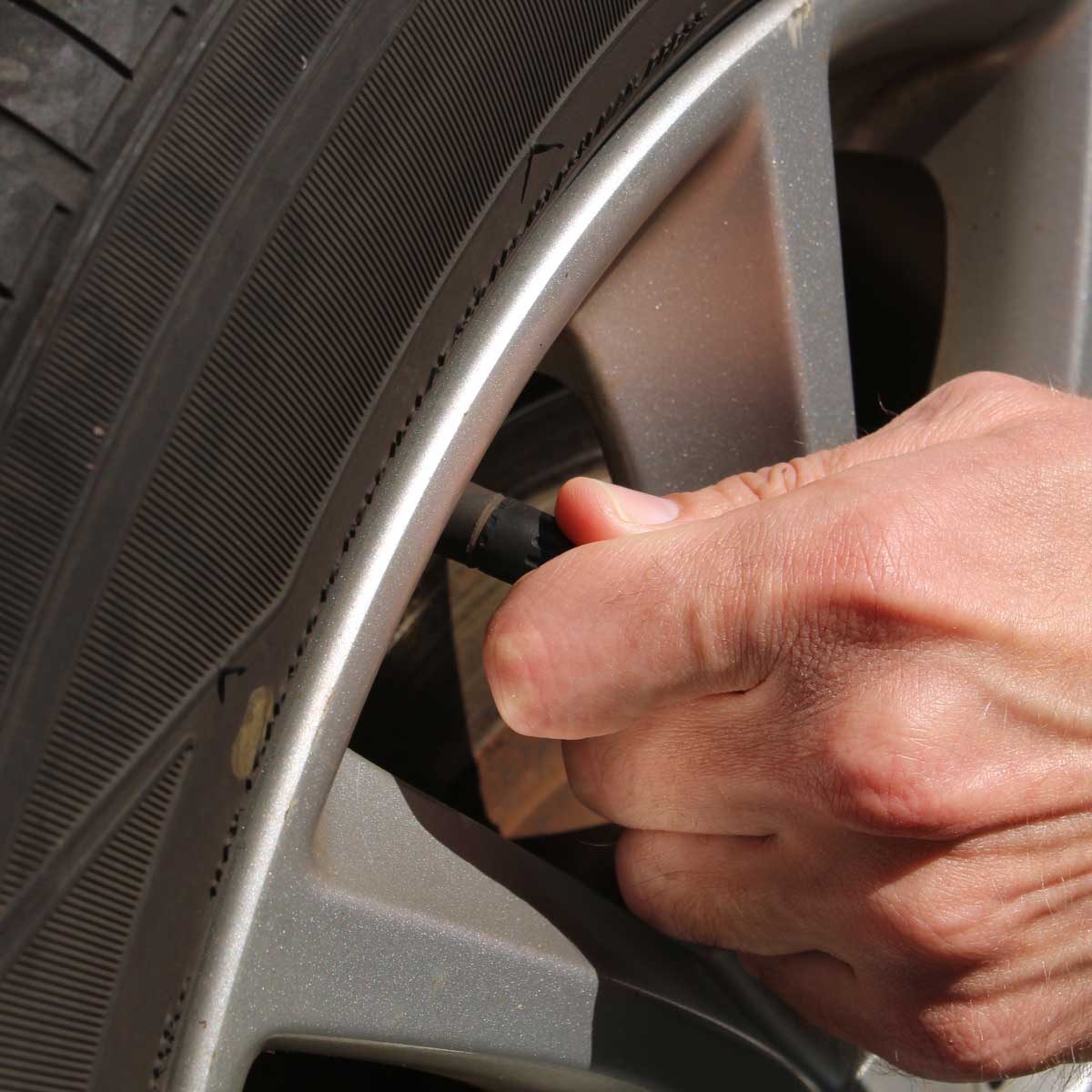 Removing valve cap