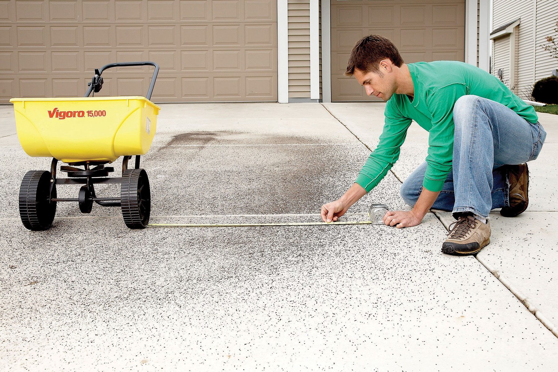 A person measuring distance through measuring tape