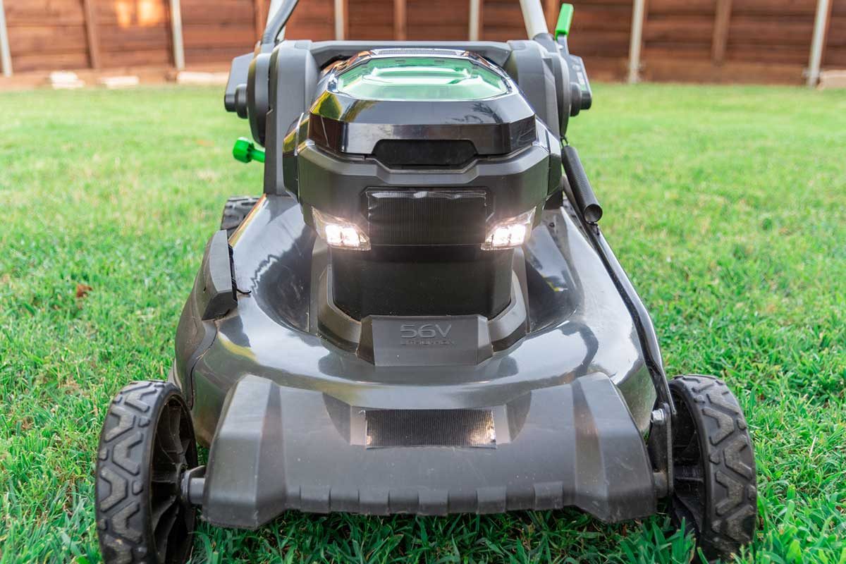 What to Consider When Buying a Self-Propelled Lawn Mower