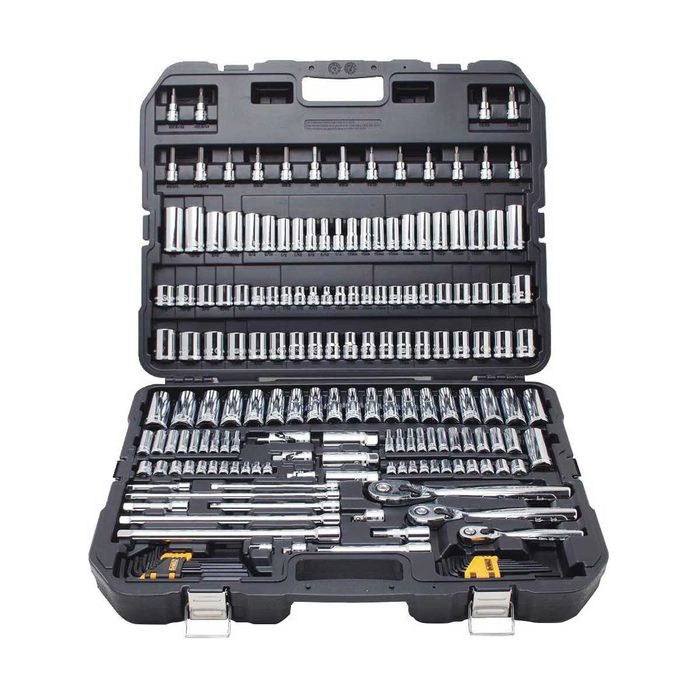 Socket and ratchet set