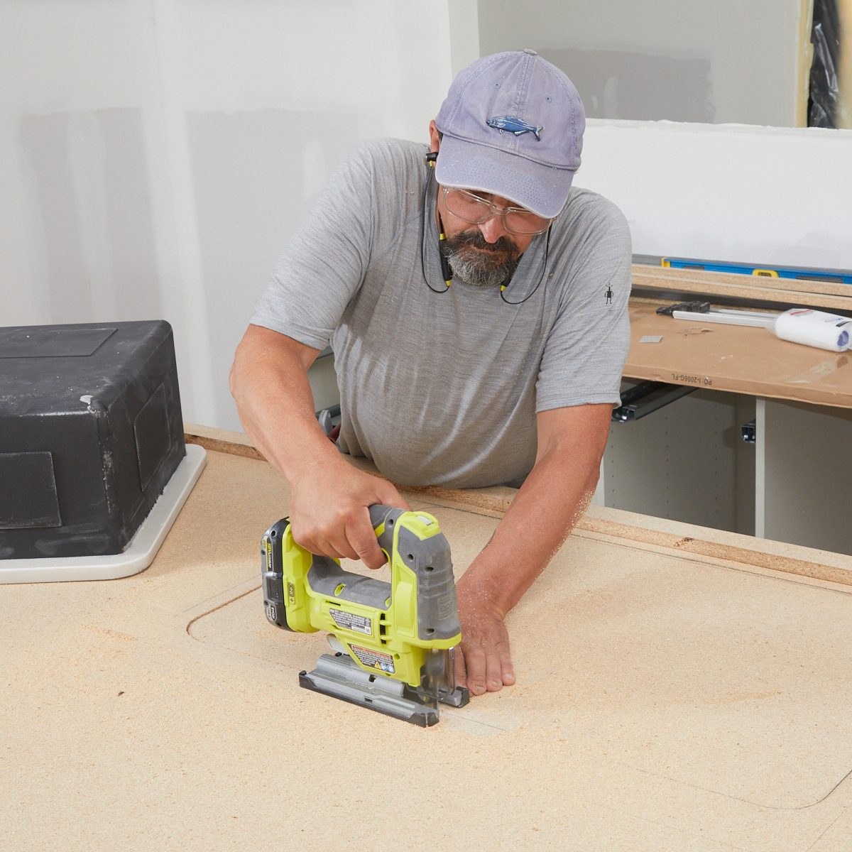 Placing and cutting out the sink