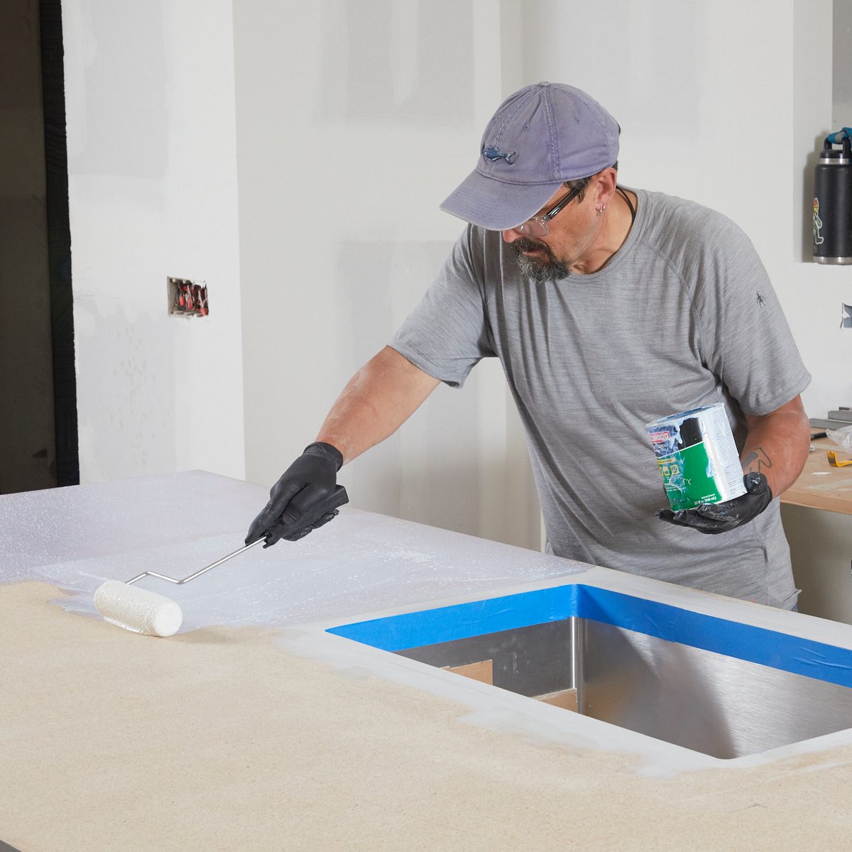 Applying the contact adhesive